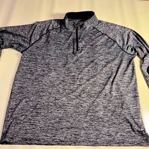 Like new men’s loose heat gear sports top.